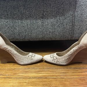 Bcbg Nude wedges